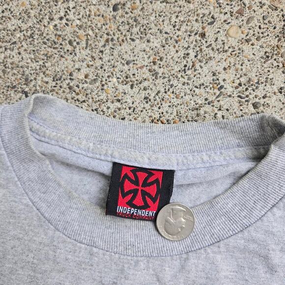 Vtg Y2k INDEPENDENT TRUCK COMPANY Cross Logo Graphic Skate Tee Shirt Medium - Picture 4 of 6